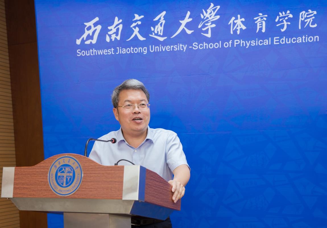 座谈会上,周仲荣副校长以《体育学院使命与责任》为主题,从人才培养